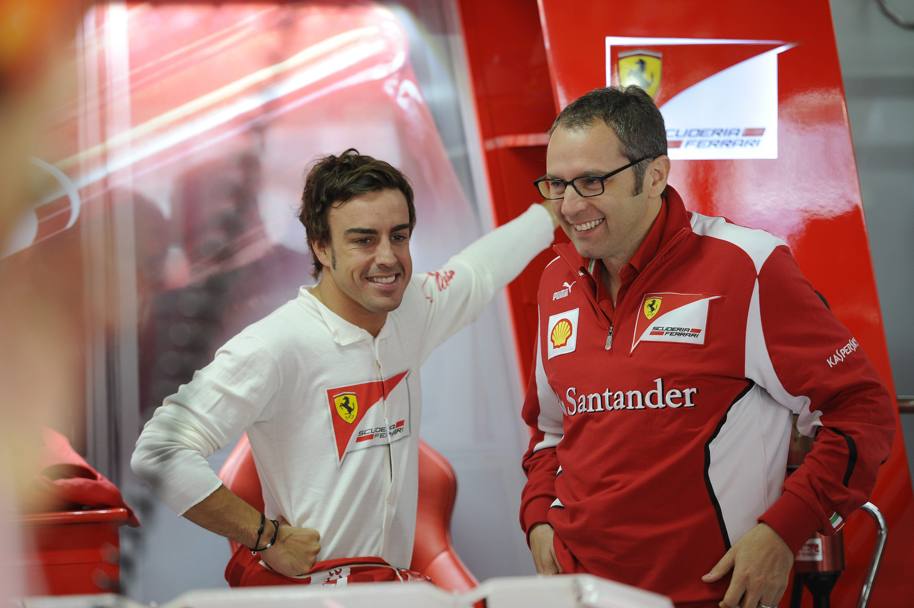 Alonso con Stefano Domenicali, team principal della Ferrari fino al terribile GP del Bahrain 2014 (quello di Montezemolo che se ne va prima della fine dicendo 